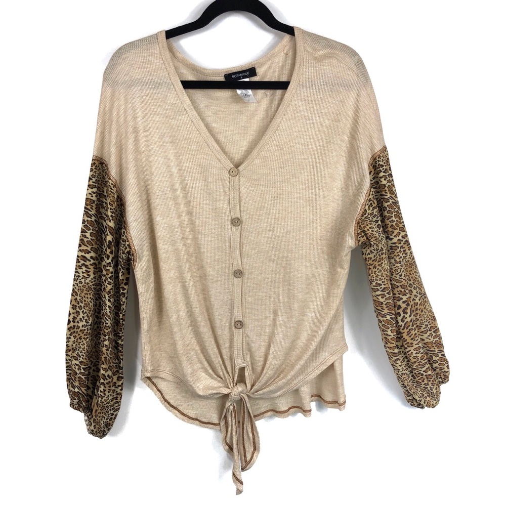 NWOT Botanique Cream Thermal Top w/ Leopard Sleeve